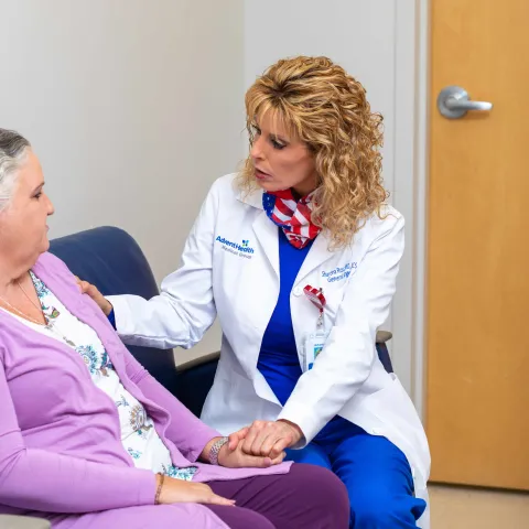 Dr. Sharona Ross with a patient at the Digestive Institute Tampa.